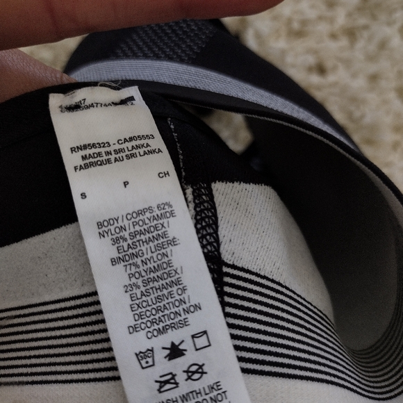 Nike FE/NOM Flyknit sport top size S for woman - Picture 3 of 3